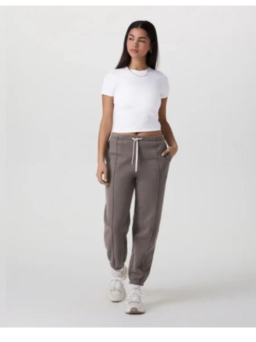 Vuori Restore Jogger in Chia
Size Large
